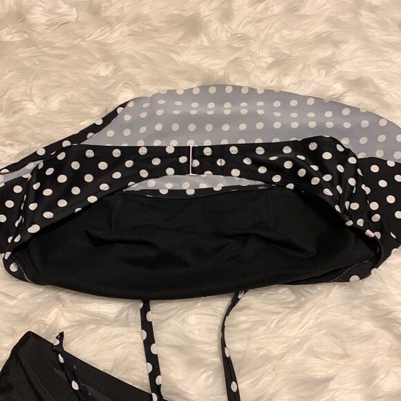 Old Navy two-piece black swimsuit. XXL top and XL bottom - Picture 2 of 8